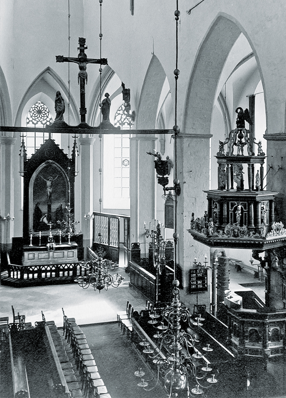 6. Neogooti stiilis uus altarisein Niguliste kiriku kooriruumis. Foto 20. sajandi algus